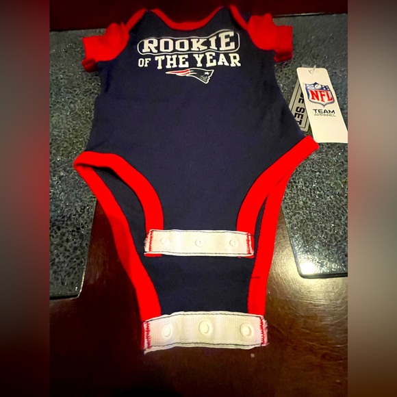 2 Packs New England Patriots Baby Bodysuit Set 0/3M NFL Team Apparel Red & Navy - Picture 5 of 10